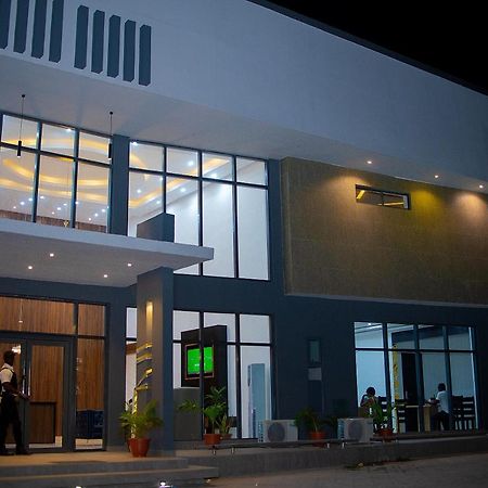 איקג'ה Hotel Capitol מראה חיצוני תמונה