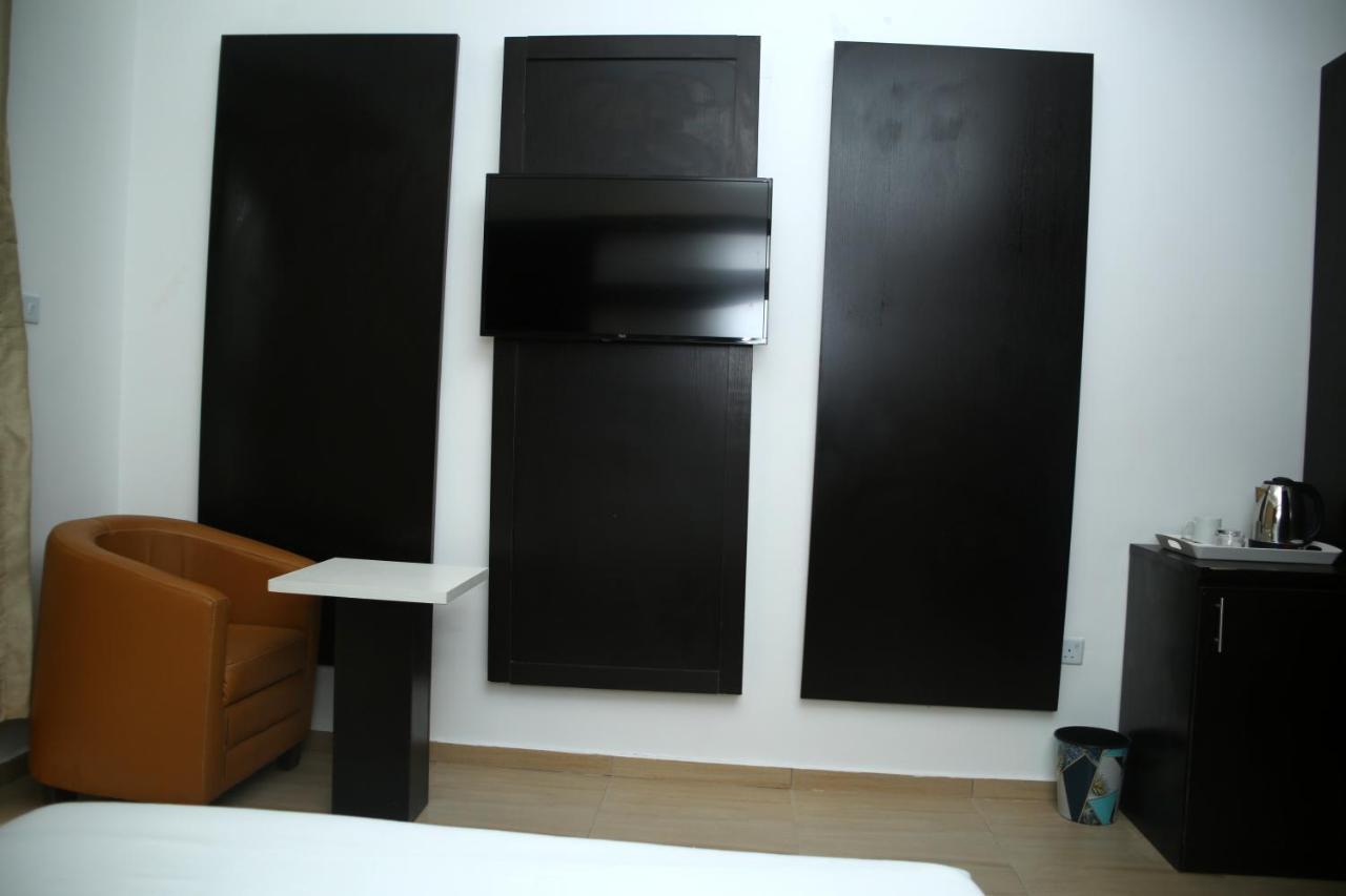 איקג'ה Hotel Capitol מראה חיצוני תמונה