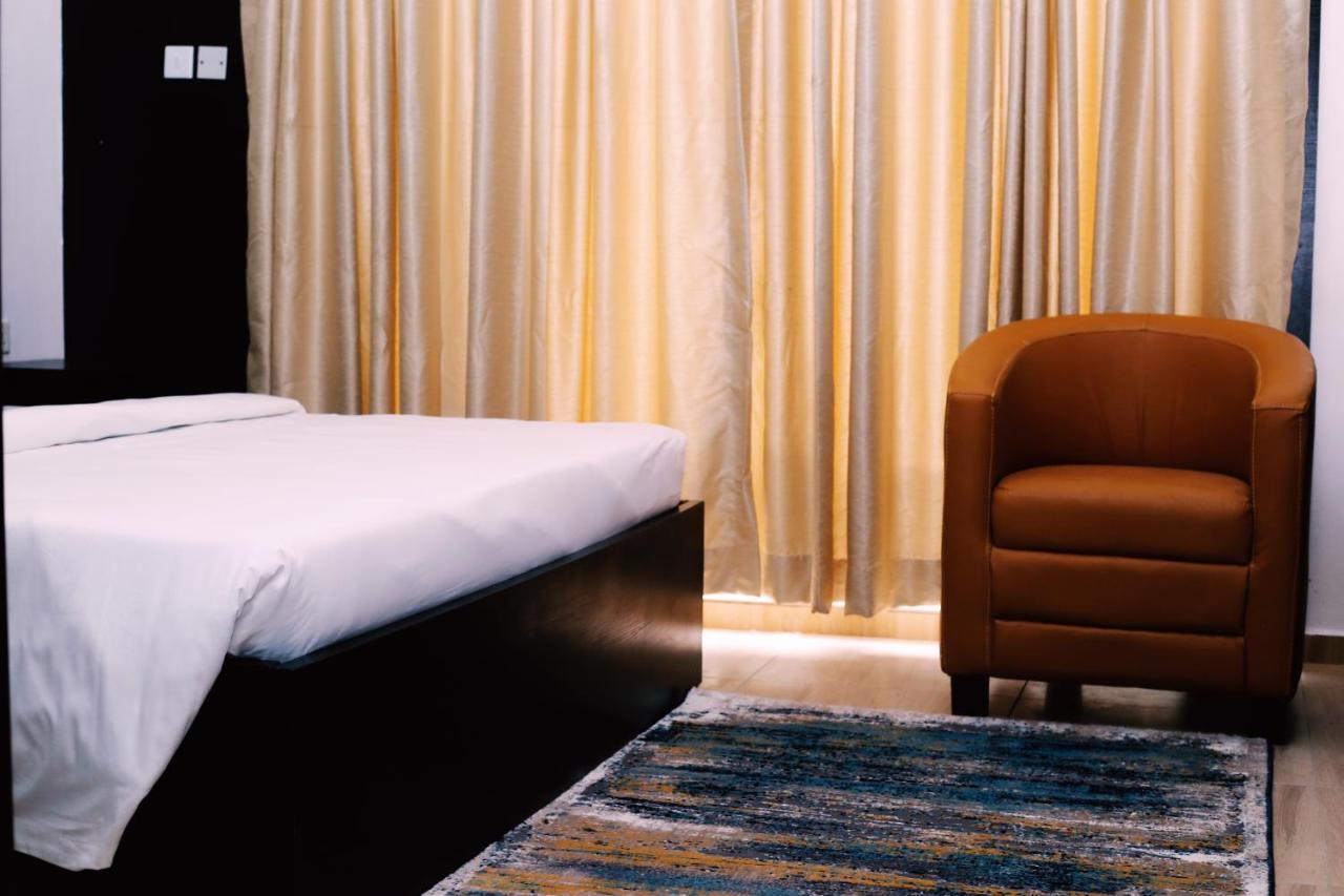 איקג'ה Hotel Capitol מראה חיצוני תמונה