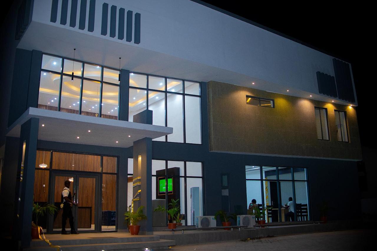 איקג'ה Hotel Capitol מראה חיצוני תמונה