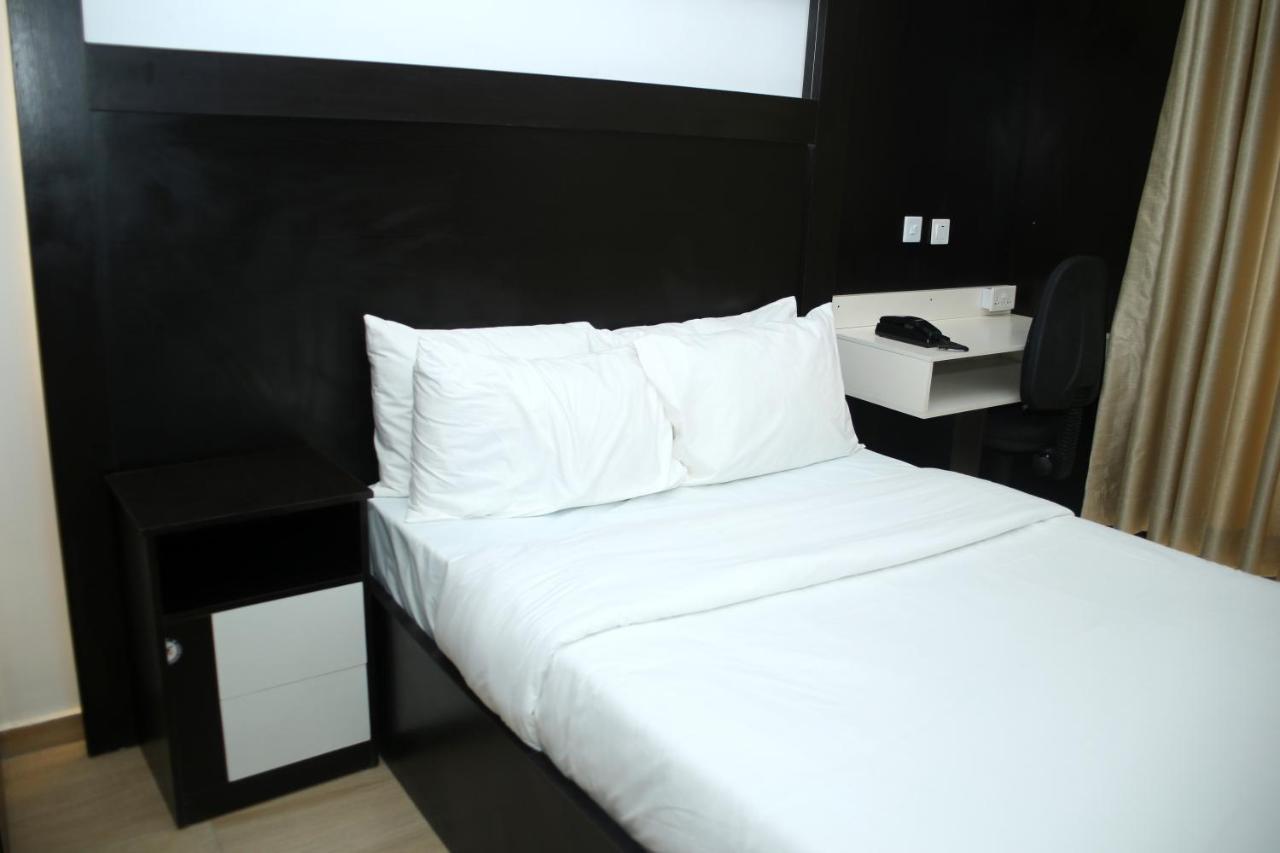איקג'ה Hotel Capitol מראה חיצוני תמונה