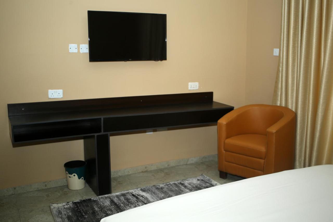 איקג'ה Hotel Capitol מראה חיצוני תמונה