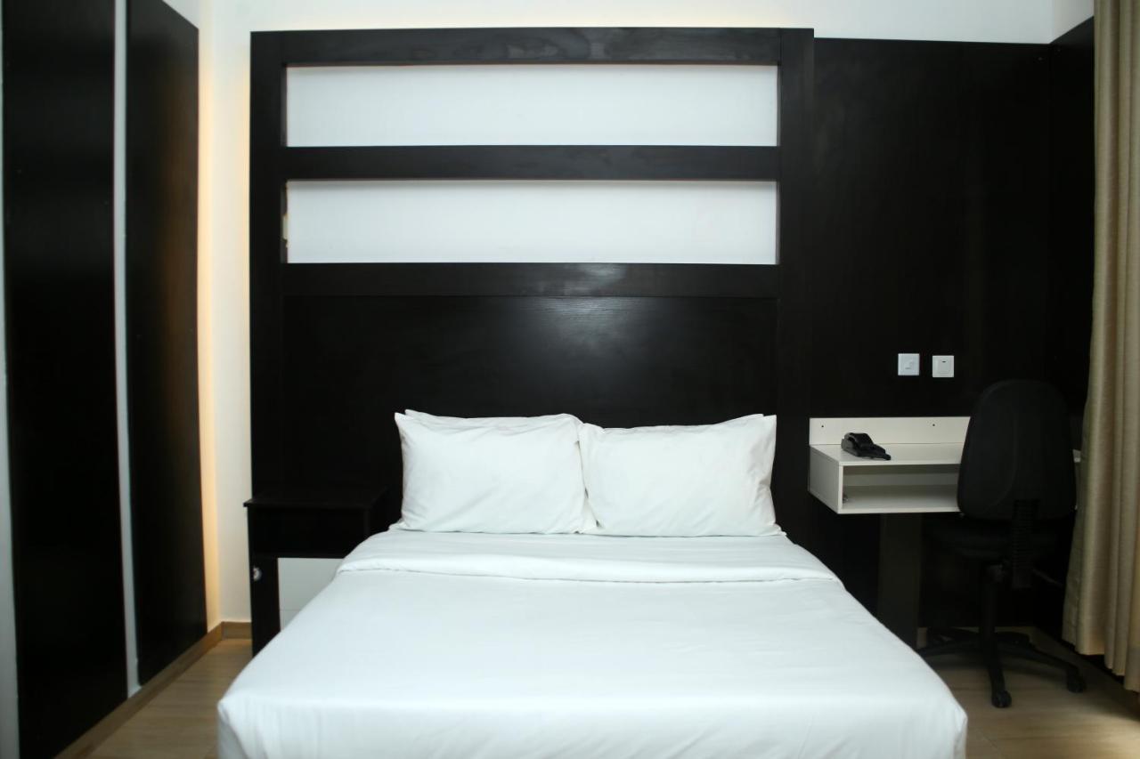 איקג'ה Hotel Capitol מראה חיצוני תמונה