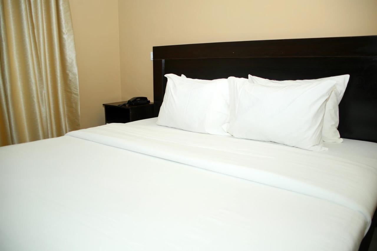 איקג'ה Hotel Capitol מראה חיצוני תמונה