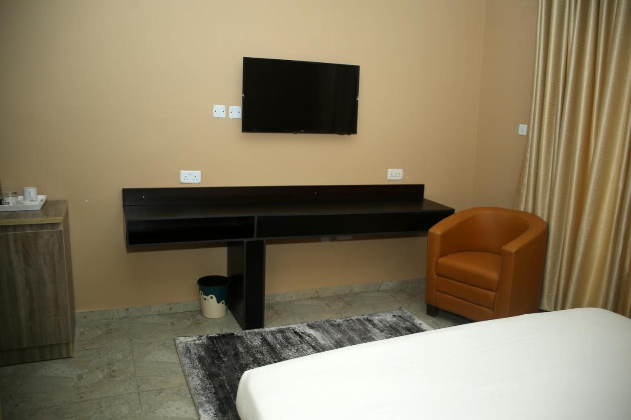 איקג'ה Hotel Capitol מראה חיצוני תמונה
