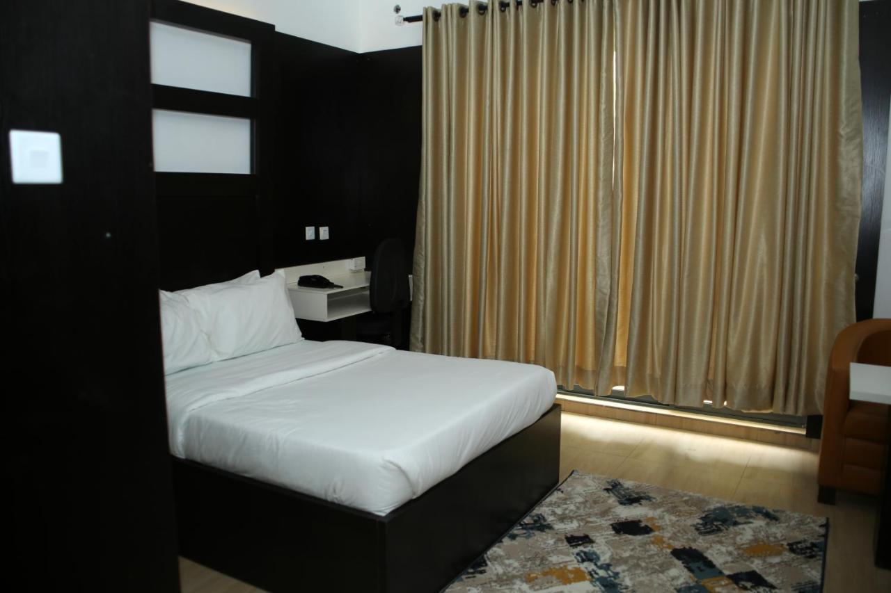 איקג'ה Hotel Capitol מראה חיצוני תמונה