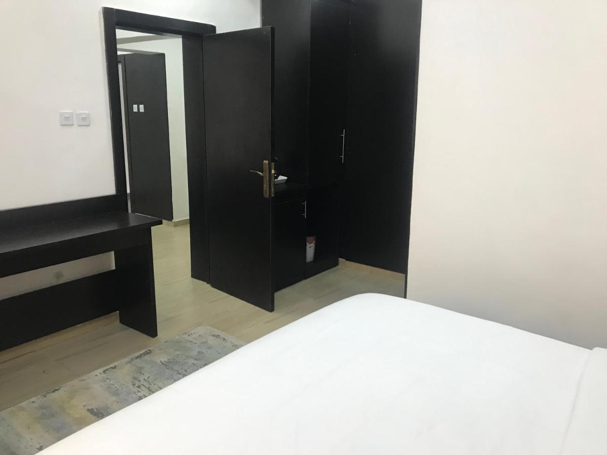 איקג'ה Hotel Capitol מראה חיצוני תמונה