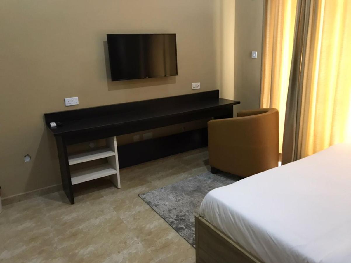 איקג'ה Hotel Capitol מראה חיצוני תמונה