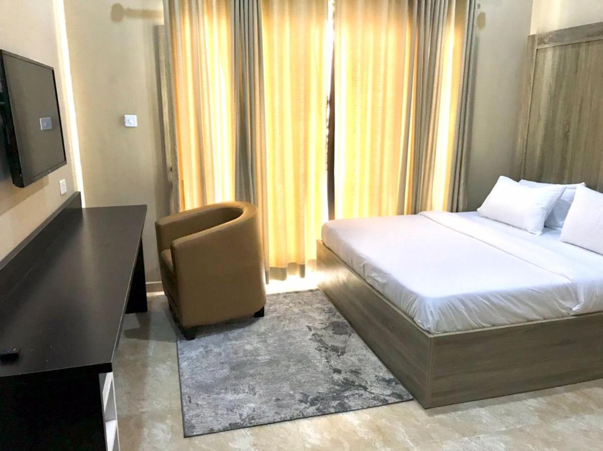 איקג'ה Hotel Capitol מראה חיצוני תמונה