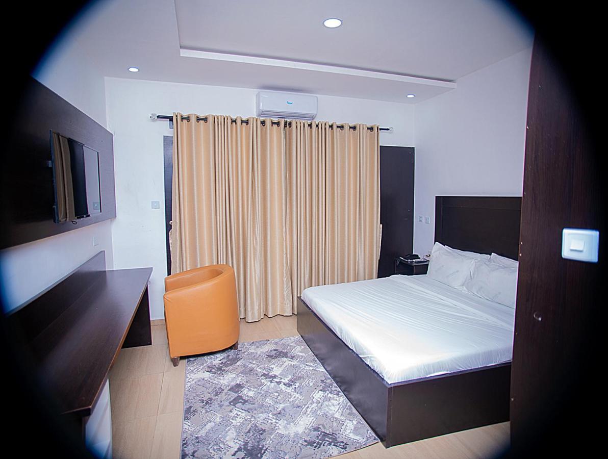 איקג'ה Hotel Capitol מראה חיצוני תמונה