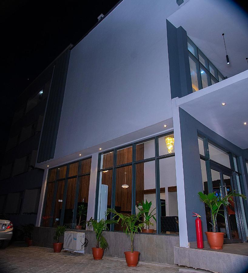 איקג'ה Hotel Capitol מראה חיצוני תמונה