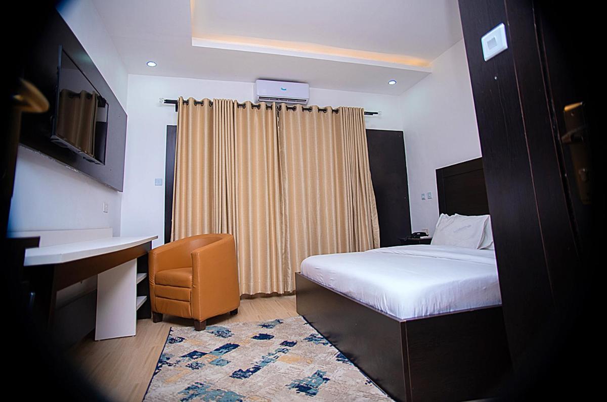 איקג'ה Hotel Capitol מראה חיצוני תמונה