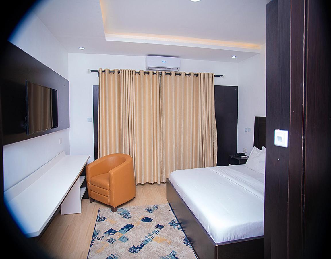 איקג'ה Hotel Capitol מראה חיצוני תמונה