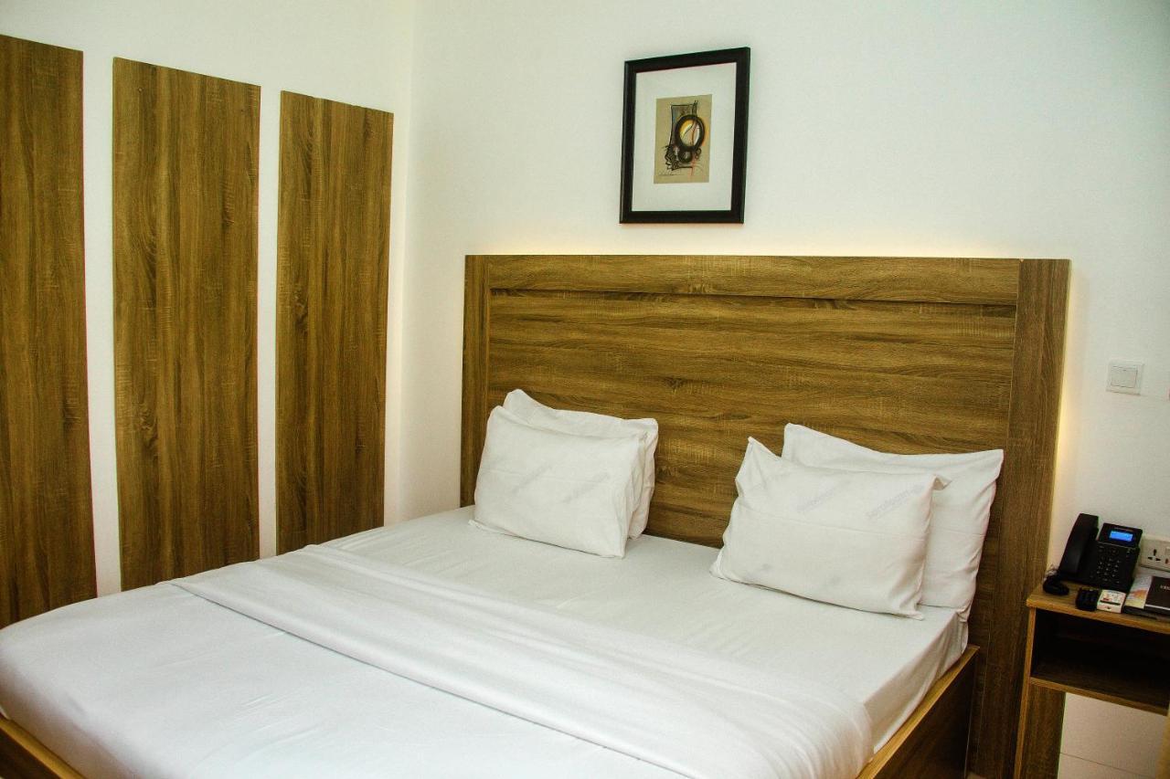 איקג'ה Hotel Capitol מראה חיצוני תמונה