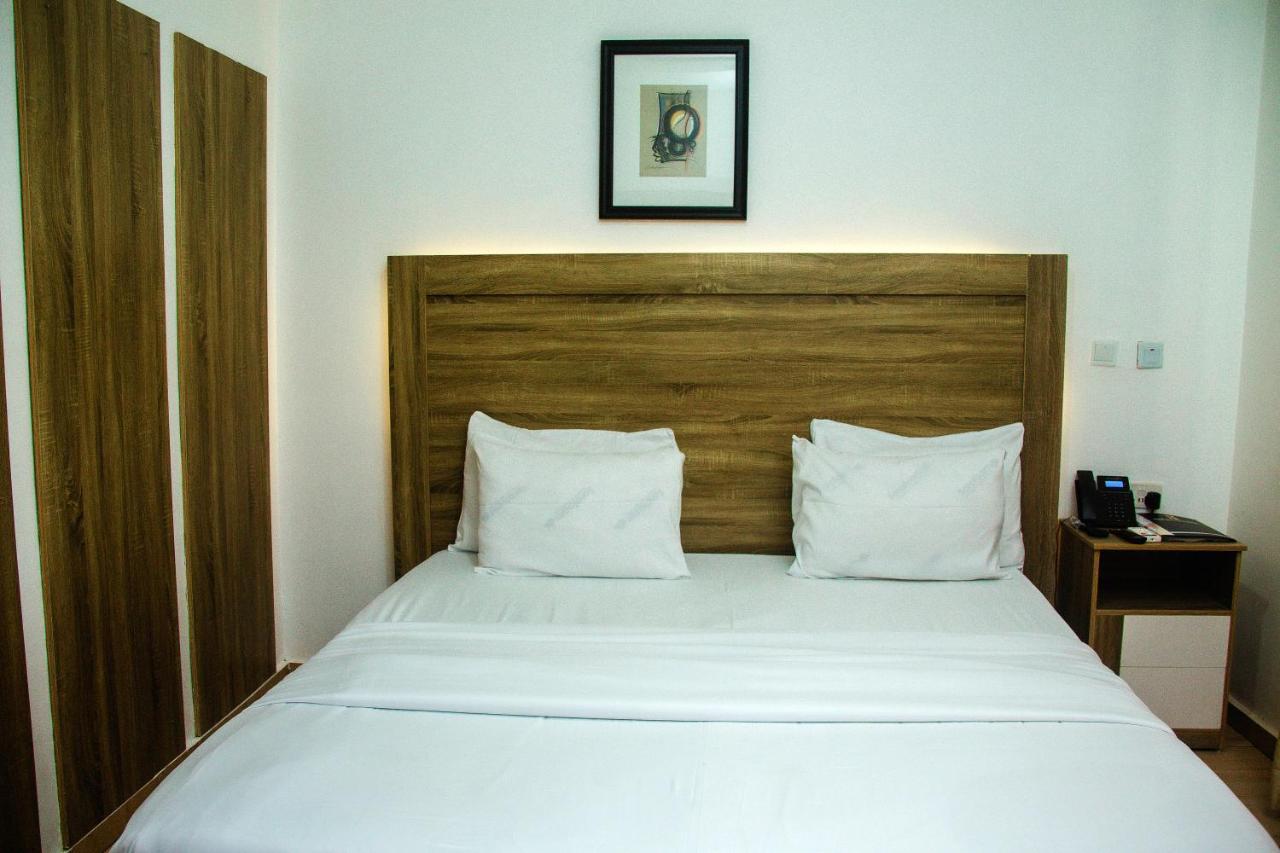 איקג'ה Hotel Capitol מראה חיצוני תמונה