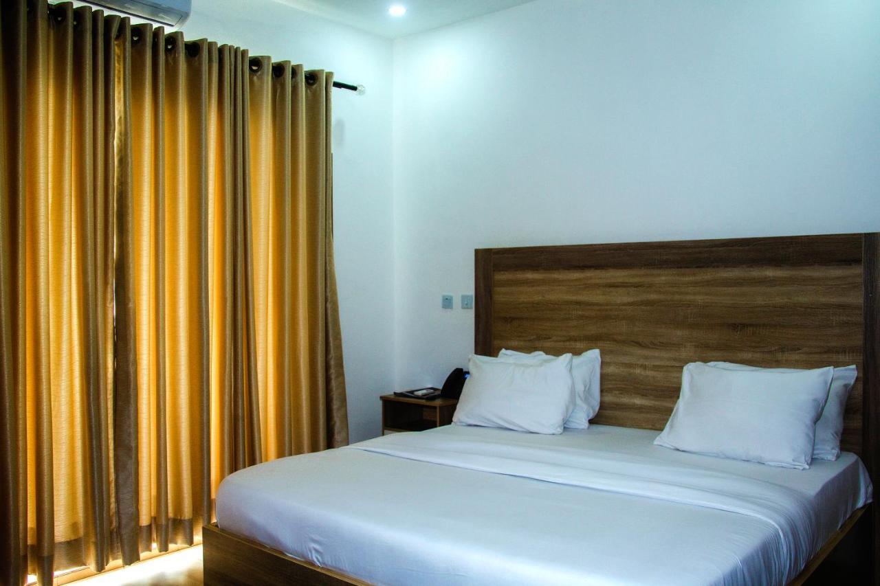 איקג'ה Hotel Capitol מראה חיצוני תמונה