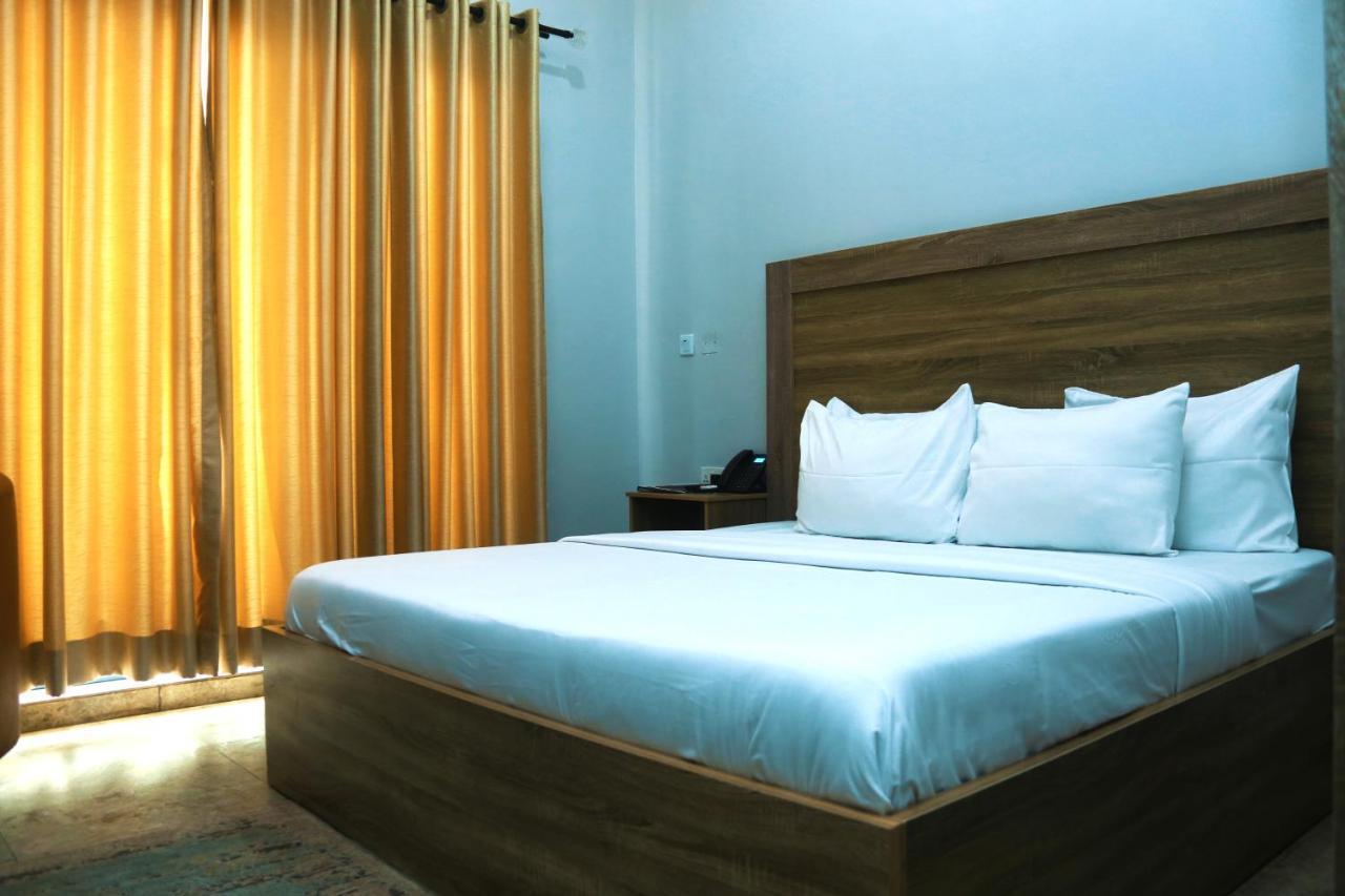 איקג'ה Hotel Capitol מראה חיצוני תמונה