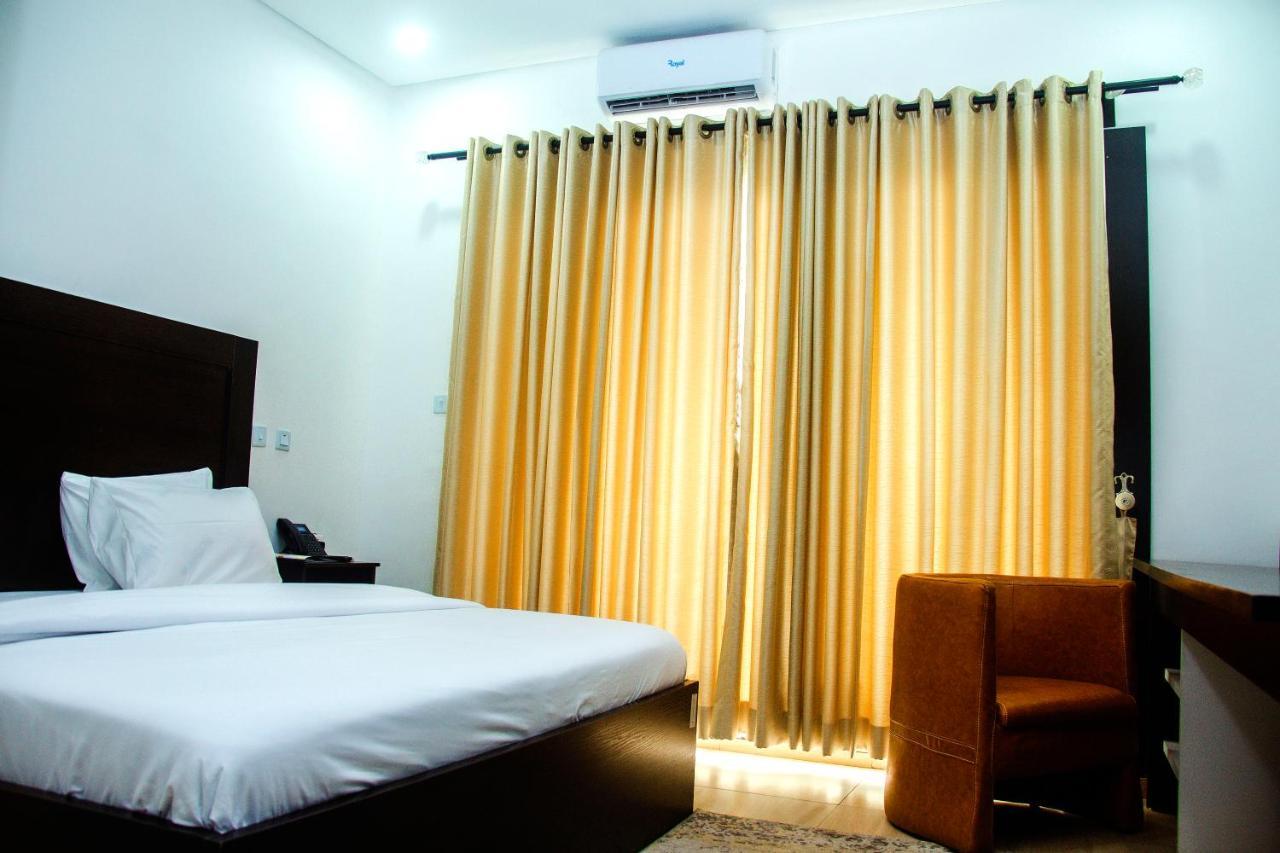 איקג'ה Hotel Capitol מראה חיצוני תמונה