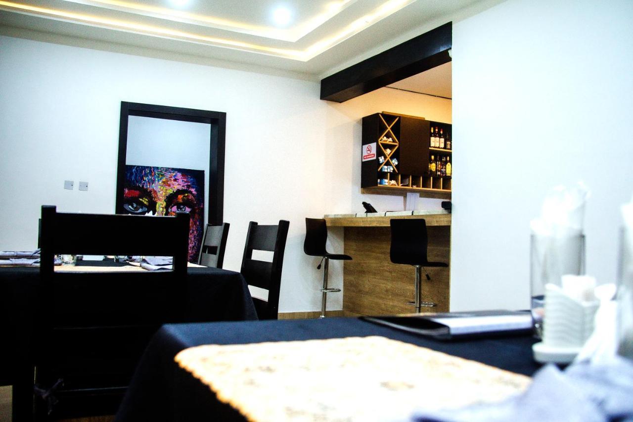 איקג'ה Hotel Capitol מראה חיצוני תמונה