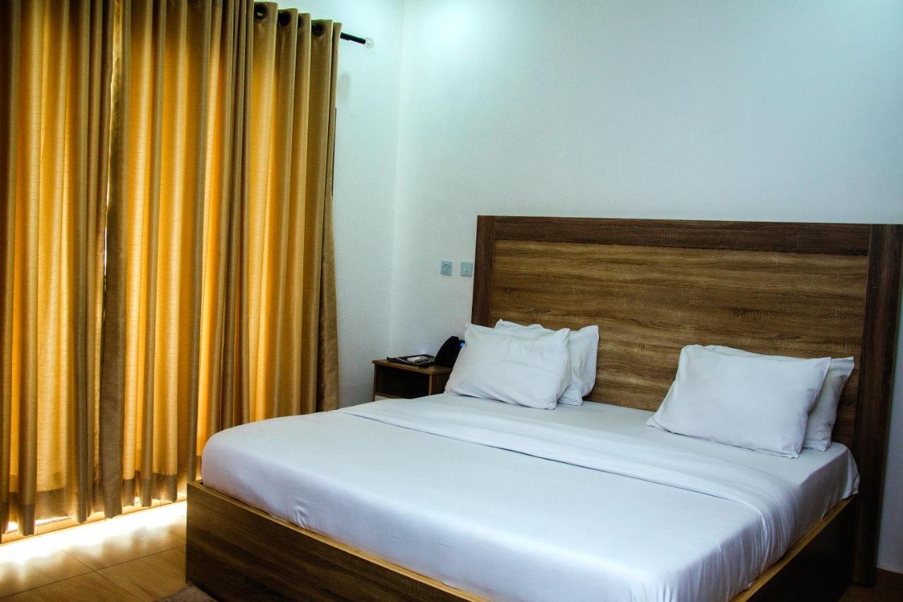 איקג'ה Hotel Capitol מראה חיצוני תמונה