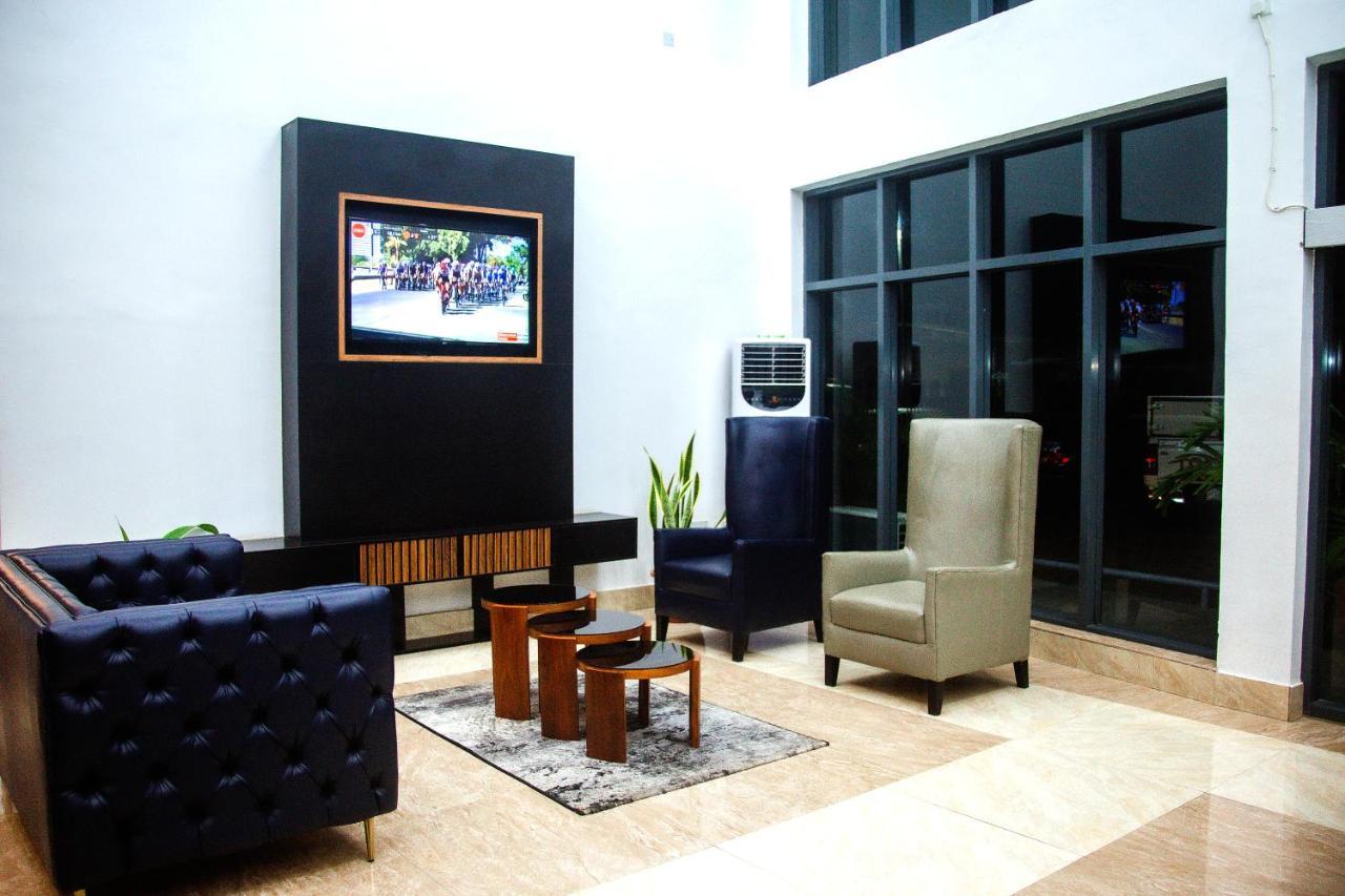איקג'ה Hotel Capitol מראה חיצוני תמונה