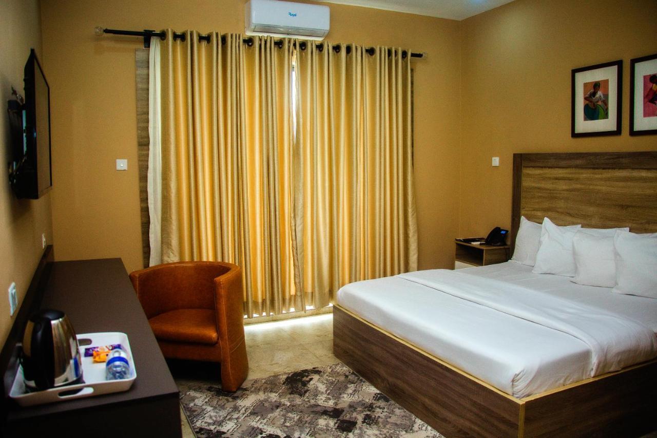 איקג'ה Hotel Capitol מראה חיצוני תמונה