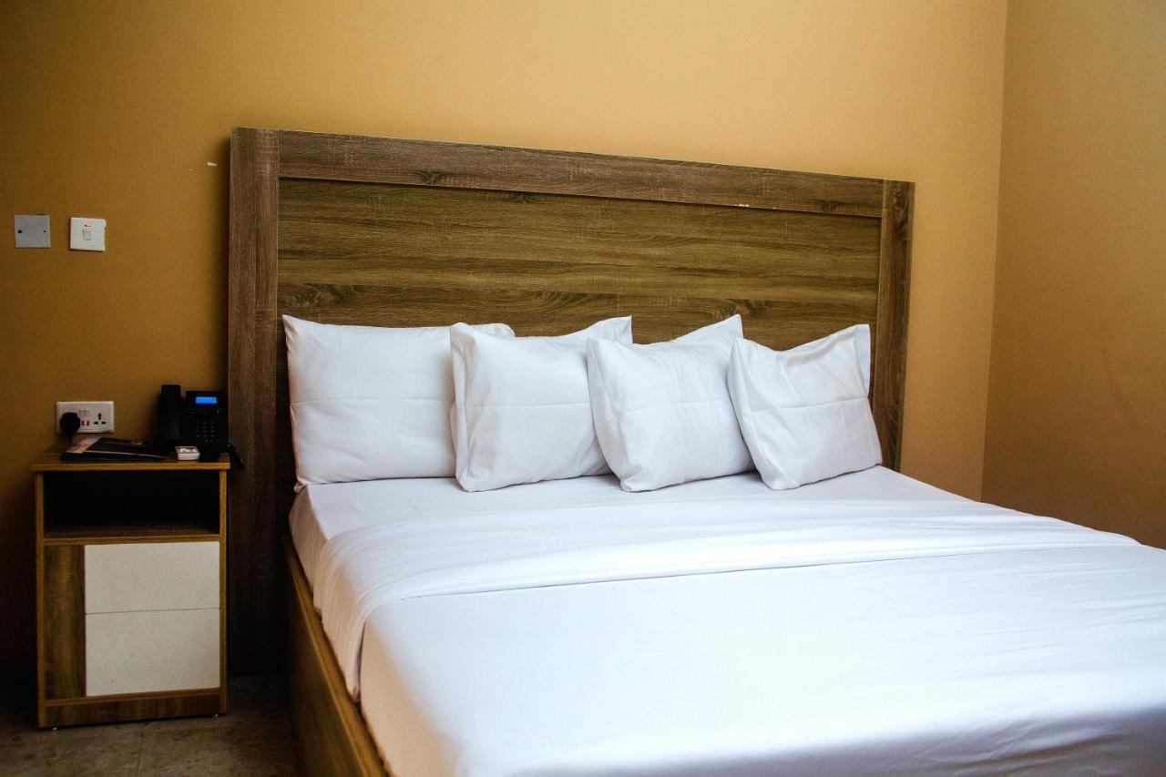 איקג'ה Hotel Capitol מראה חיצוני תמונה