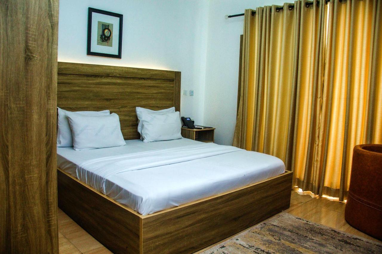 איקג'ה Hotel Capitol מראה חיצוני תמונה