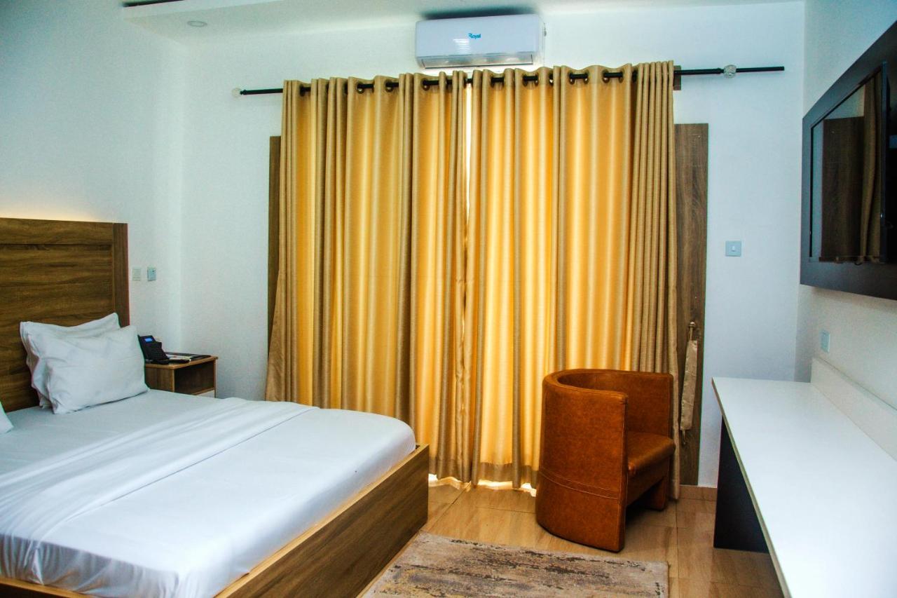 איקג'ה Hotel Capitol מראה חיצוני תמונה