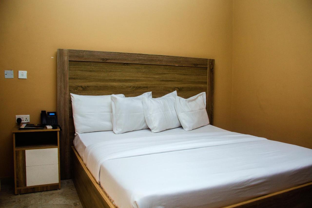 איקג'ה Hotel Capitol מראה חיצוני תמונה