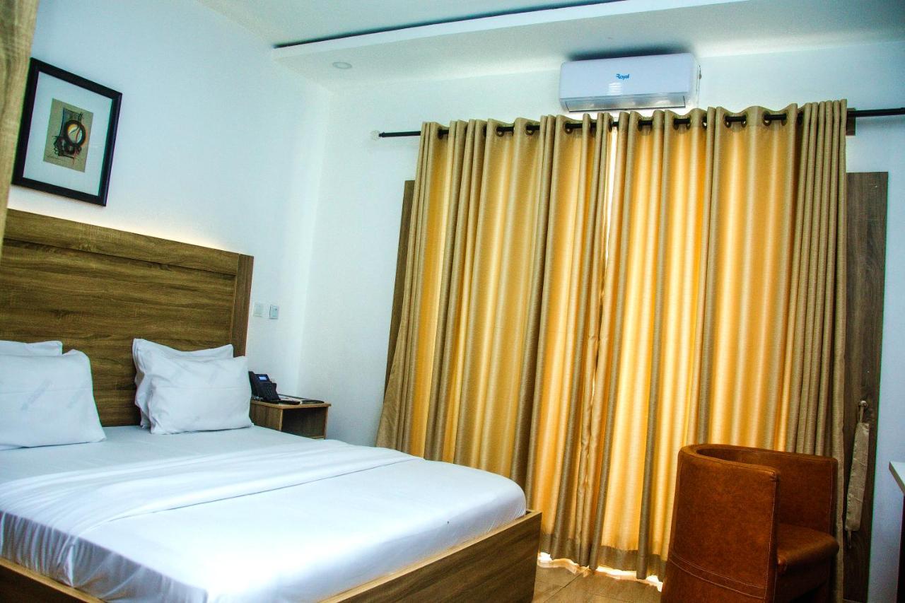 איקג'ה Hotel Capitol מראה חיצוני תמונה