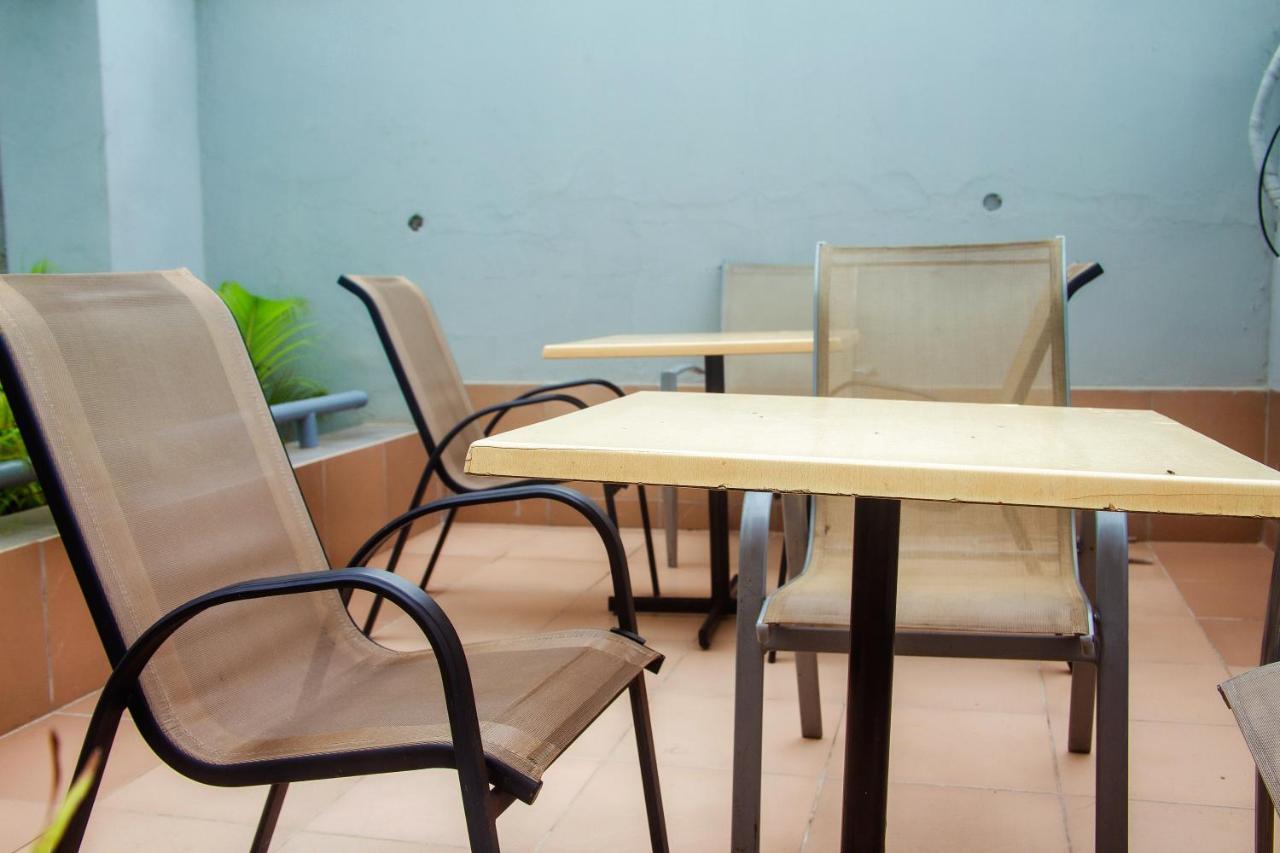 איקג'ה Hotel Capitol מראה חיצוני תמונה